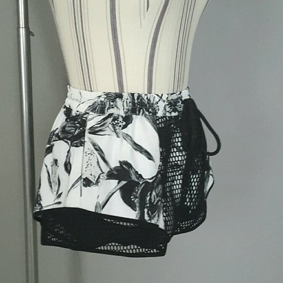 Stylestalker Shorts - Picture 2 of 4